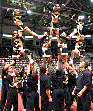 Unique+cheerleading+pyramids