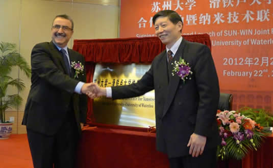 Feridun Hamdullahpur and Dr. Xiulin Zhu, the president of Soochow University.