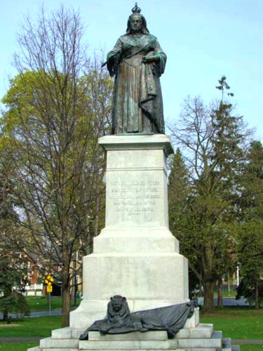 Kitchener statue of Queen Victoria