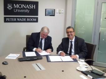 Ed Byrne and Feridun Hamdullahpur sign the MOU extension.